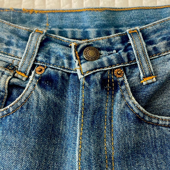 High waisted, Levi denim shorts - Picture 3 of 4